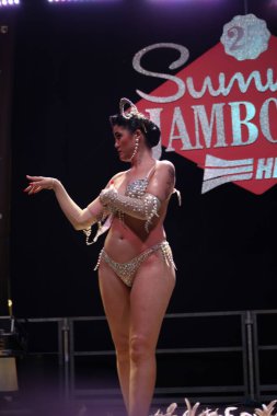 Burlesque, a vintage erotic dance that is still popular today for a very sensual and cheerful striptease