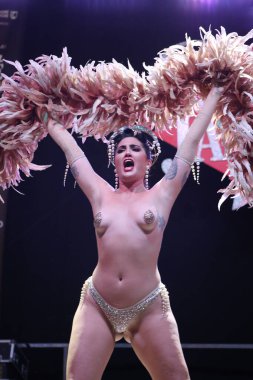 Burlesque, a vintage erotic dance that is still popular today for a very sensual and cheerful striptease