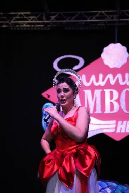 Burlesque, a vintage erotic dance that is still popular today for a very sensual and cheerful striptease