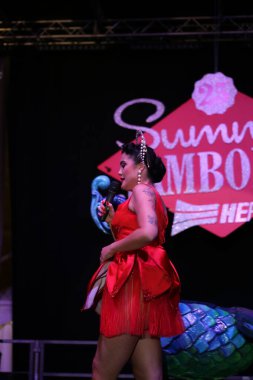 Burlesque, a vintage erotic dance that is still popular today for a very sensual and cheerful striptease