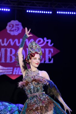 Burlesque, a vintage erotic dance that is still popular today for a very sensual and cheerful striptease