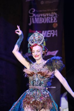 Burlesque, a vintage erotic dance that is still popular today for a very sensual and cheerful striptease