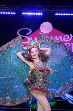 Burlesque, a vintage erotic dance that is still popular today for a very sensual and cheerful striptease