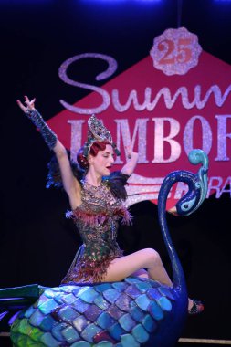 Burlesque, a vintage erotic dance that is still popular today for a very sensual and cheerful striptease