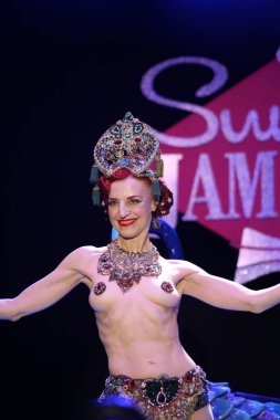 Burlesque, a vintage erotic dance that is still popular today for a very sensual and cheerful striptease