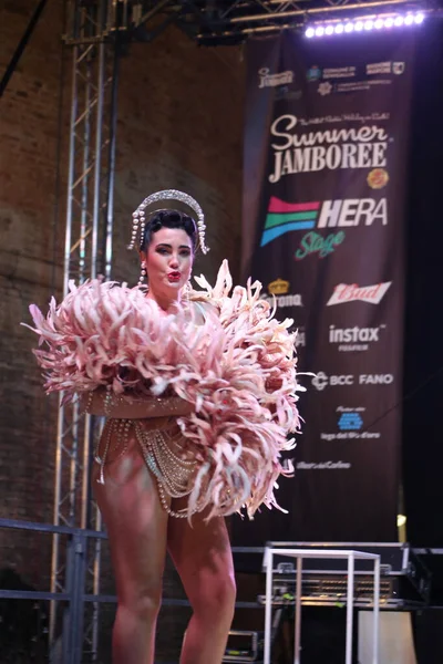 Burlesque, a vintage erotic dance that is still popular today for a very sensual and cheerful striptease