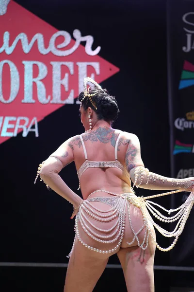 Burlesque, a vintage erotic dance that is still popular today for a very sensual and cheerful striptease