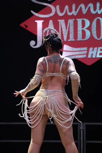 Burlesque, a vintage erotic dance that is still popular today for a very sensual and cheerful striptease