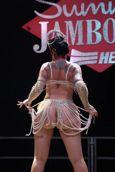 Burlesque, a vintage erotic dance that is still popular today for a very sensual and cheerful striptease