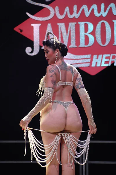 Burlesque, a vintage erotic dance that is still popular today for a very sensual and cheerful striptease