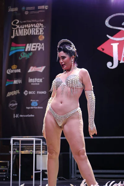 Burlesque, a vintage erotic dance that is still popular today for a very sensual and cheerful striptease