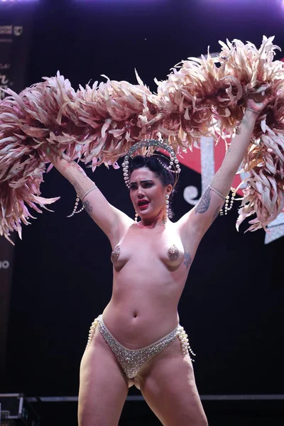 Burlesque, a vintage erotic dance that is still popular today for a very sensual and cheerful striptease