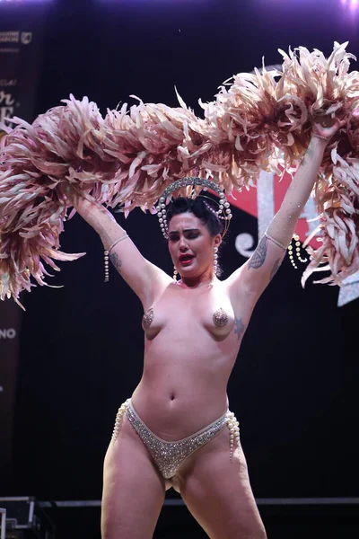 Burlesque, a vintage erotic dance that is still popular today for a very sensual and cheerful striptease