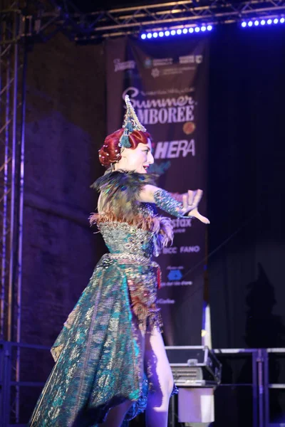 Burlesque, a vintage erotic dance that is still popular today for a very sensual and cheerful striptease