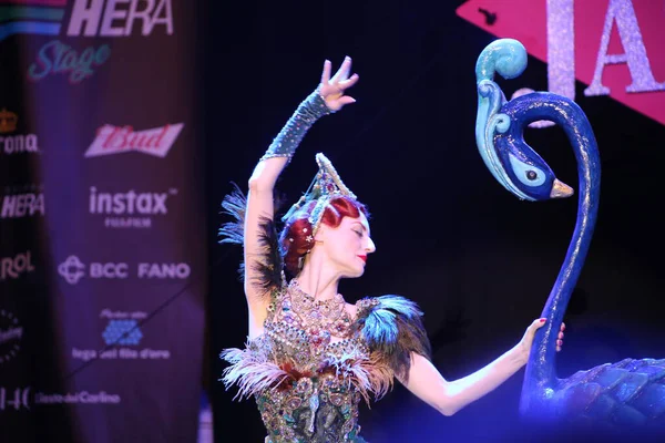 Burlesque, a vintage erotic dance that is still popular today for a very sensual and cheerful striptease