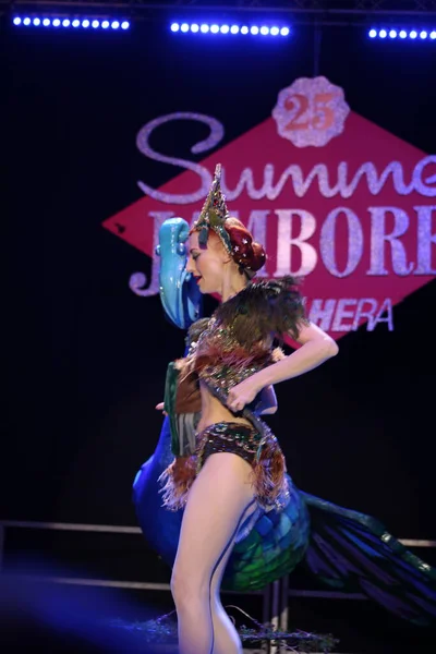 Burlesque, a vintage erotic dance that is still popular today for a very sensual and cheerful striptease