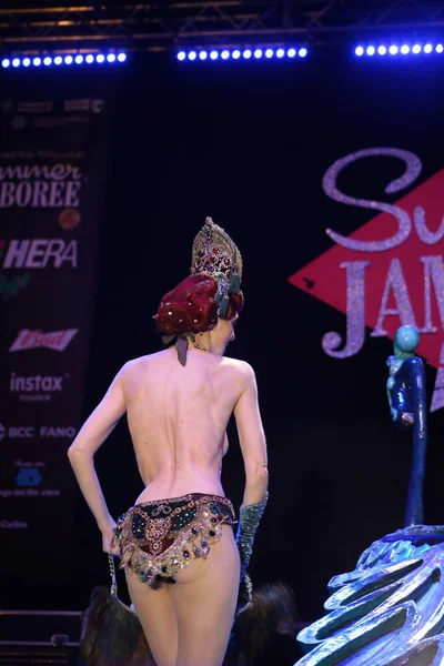 Burlesque, a vintage erotic dance that is still popular today for a very sensual and cheerful striptease