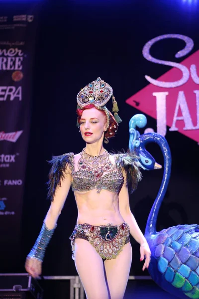 Burlesque, a vintage erotic dance that is still popular today for a very sensual and cheerful striptease