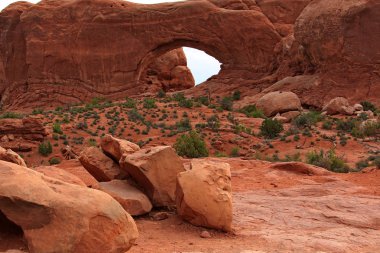 Harika Red Rock Arches ve kanyonlar ailesi için zevk için