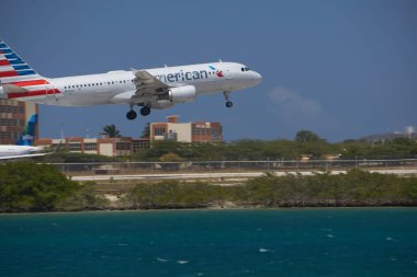 Prag 'ın dik kaldırım taşı sokakları                             