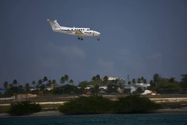 Close Aircraft Landing Aruba Airport Water — Stock Photo, Image