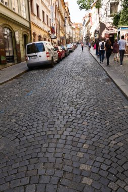 Old Town Prag 'da turist dolu sokaklar