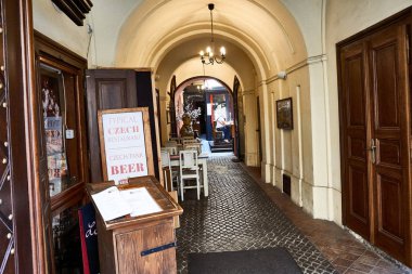 Prag 'ın aşağısında her yerde açık hava restoranları bulunabilir.                               