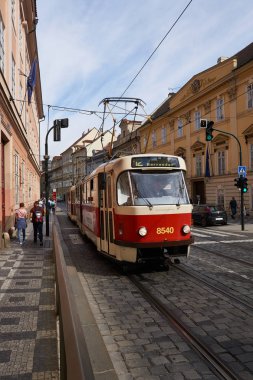 2018-09-10 Prag Avrupa'da birçok ülkede olduğu gibi harika bir ulaşım sistemine sahiptir de etrafında insan taşımak zorunda.                                   