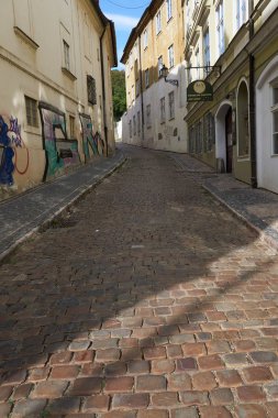Prag Avrupa'da birçok ülkede olduğu gibi harika bir ulaşım sistemine sahiptir de etrafında insan taşımak zorunda.                                   