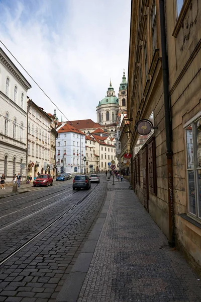 プラハの石畳の石の通り — ストック写真
