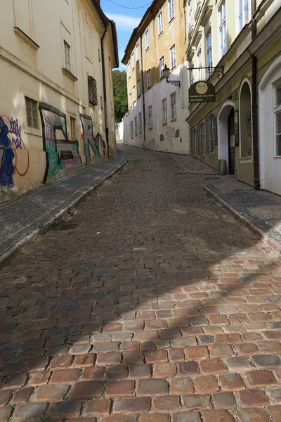 Prag Avrupa'da birçok ülkede olduğu gibi harika bir ulaşım sistemine sahiptir de etrafında insan taşımak zorunda.                                   