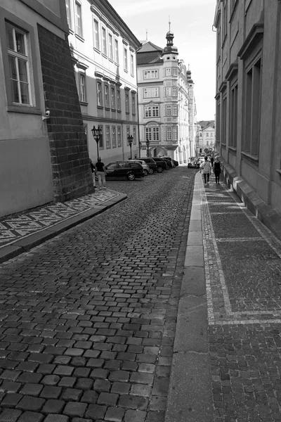 プラハの通りの多くは石畳に敷かれられており ブロックによって大きく異なる信じられないほどのパターンとデザインのシリーズを誇っています — ストック写真