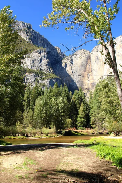 Olhando Para Cachoeira Seca Yosemite Rio Abaixo Início Outono — Fotografia de Stock