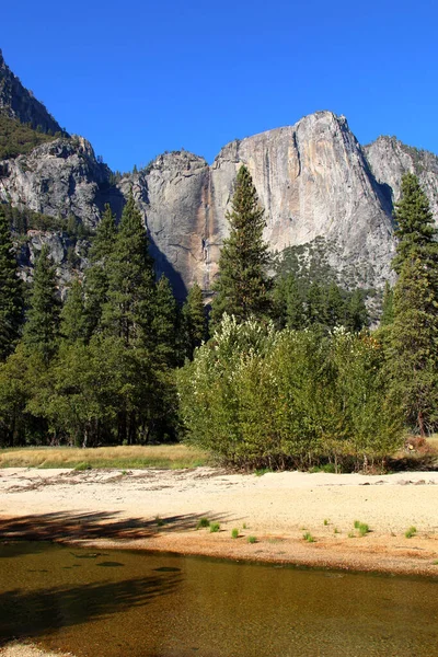 Rio Merced Yosemite Valley Abaixo Dos Picos Granito — Fotografia de Stock