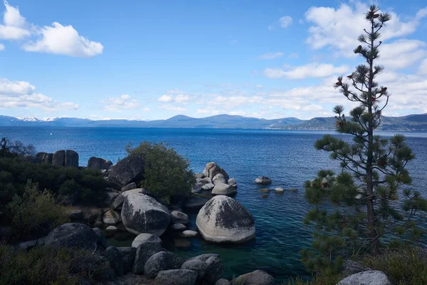 Orillas Rocosas Del Lago Tahoe Ofrece Muchas Vistas Panorámicas Del — Foto de Stock