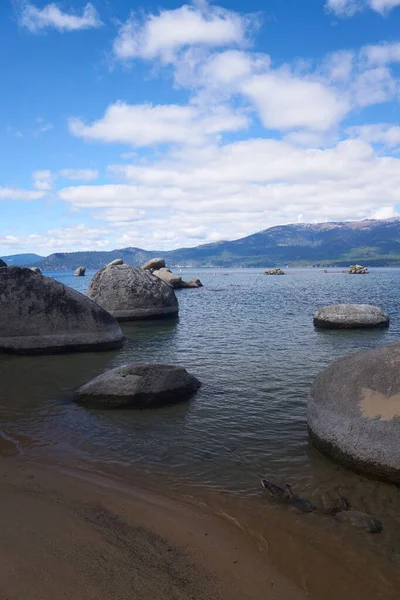 Rochers Granit Assis Dans Les Eaux Peu Profondes Lac Tahoe — Photo