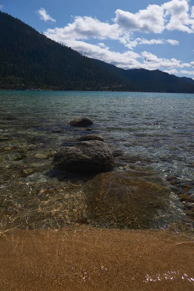 Später Nachmittag Leuchtet Licht Sandstrand Große Granitblöcke Ragen Lake Tahoe — Stockfoto