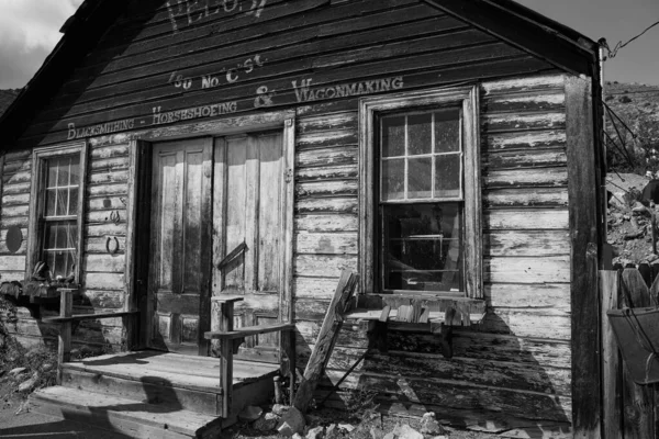 Historiska Smedjor Butik Svartvitt Foto Taget Virginia City Nevada — Stockfoto