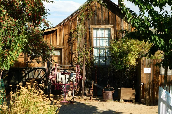 歴史的納屋から歴史的博物館へ — ストック写真