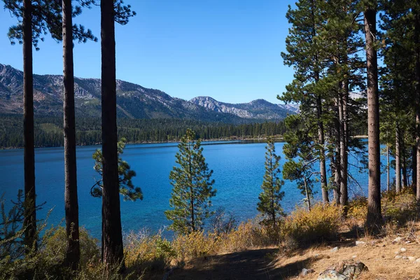 Beautiful Scenery Sierra Nevada Mountains Colorful Lake Foreground — Stock Photo, Image