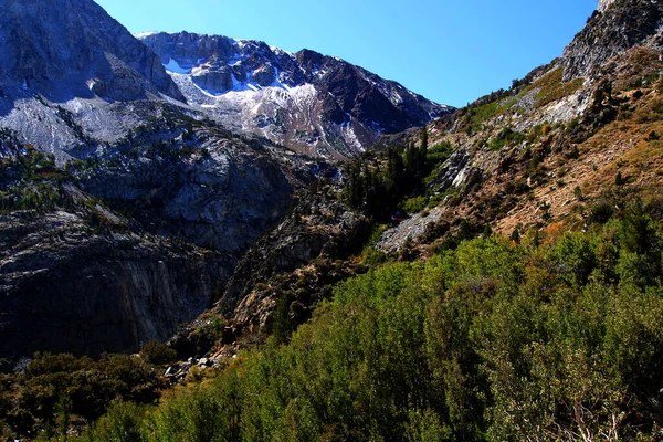 Wczesny Śnieg Szczycie Góry Parku Narodowego Yosemite — Zdjęcie stockowe