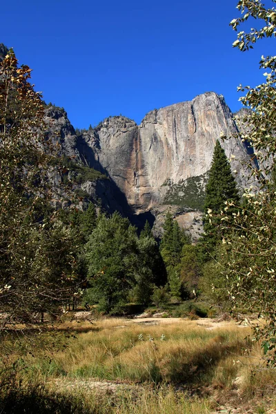 Vue Sur Les Chutes Eau Sèches Vallée Yosemite Qui Creusé — Photo
