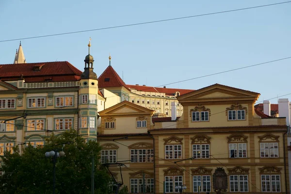 Les Bâtiments Architecture Prague Sont Magnifiques Façades Peintes Sculptures Complexes — Photo