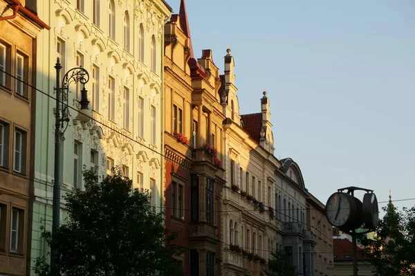 Nascer Sol Praga Põe Brilho Dourado Nos Edifícios Históricos — Fotografia de Stock