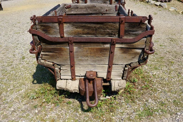 Zabytkowy Drewniany Wózek Rudy Stosowany Górnictwie — Zdjęcie stockowe