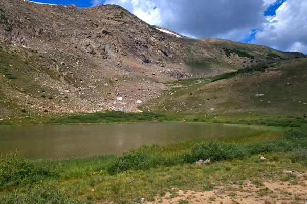 Mountain Lake Peaks Cloudy Skies — Stock Photo, Image