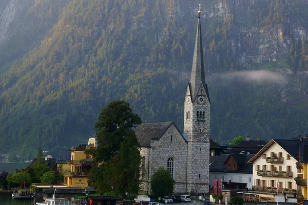 Όμορφο Γραφικό Τοπίο Της Εκκλησίας Στο Hallstatt Της Αυστρίας — Φωτογραφία Αρχείου