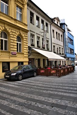 Prag 'da dışarıda yemek ve içmek tercih edilen bir yöntemdir.