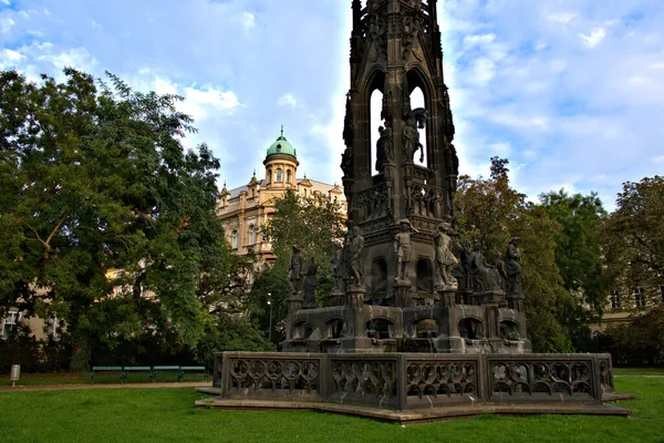 Estatuas Que Sientan Uno Los Muchos Parques Praga Largo Ruta —  Fotos de Stock