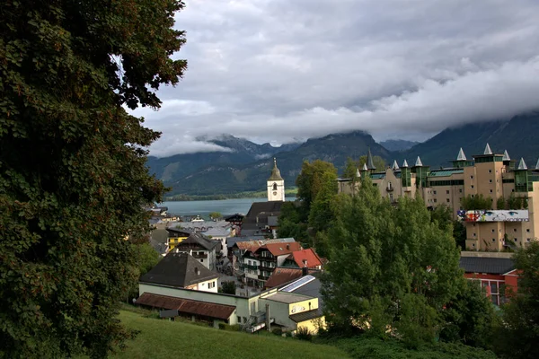 Blick Auf Wolfgang Österreich Dorf Mit Bergen Hintergrund — Stockfoto